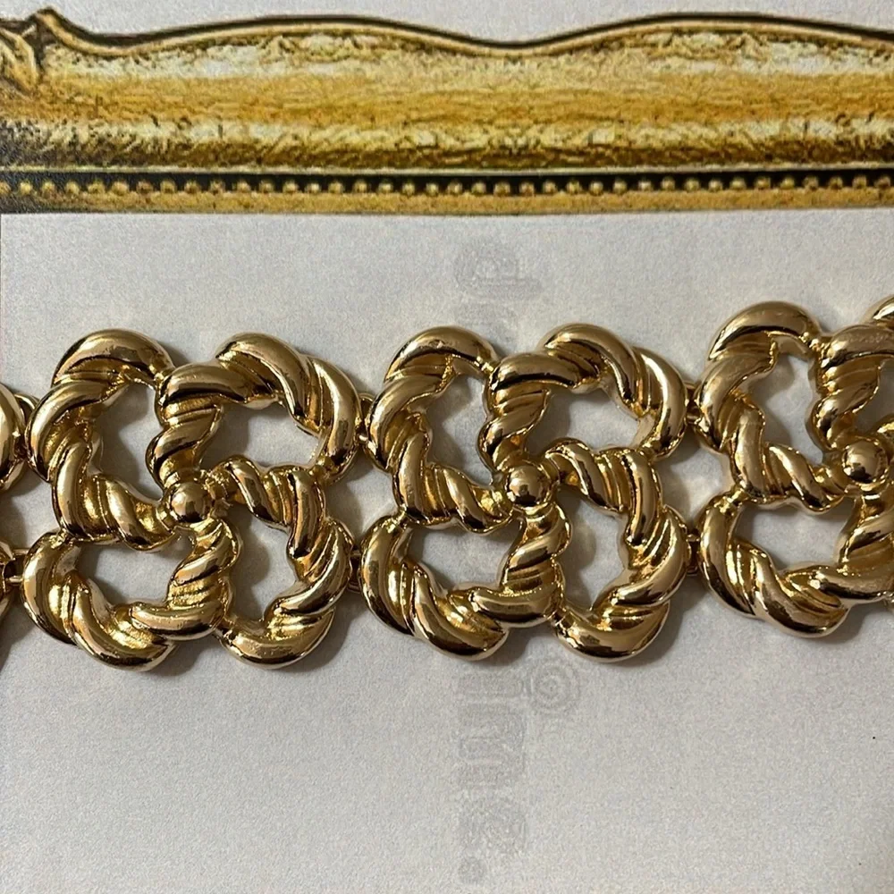 Gold Choker Necklace - Picture 4 of 11